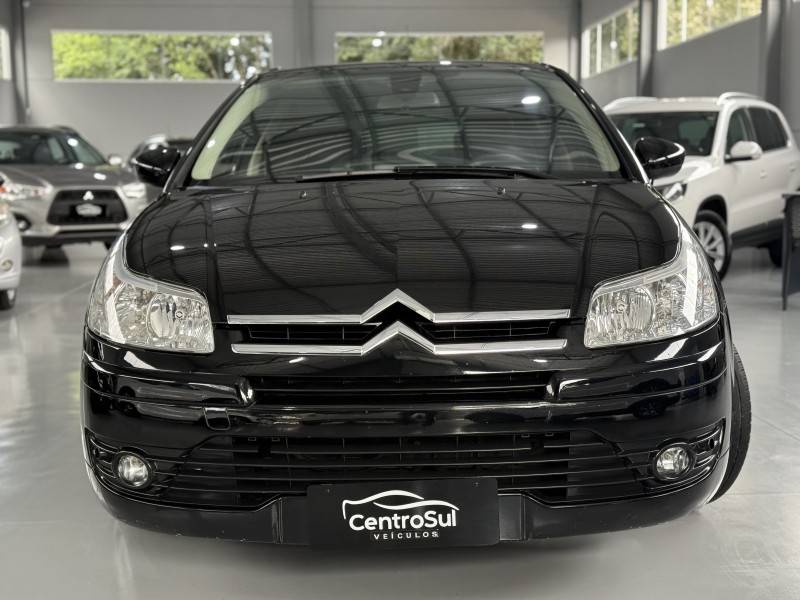 CITROËN - C4 - 2011/2012 - Preta - R$ 32.900,00