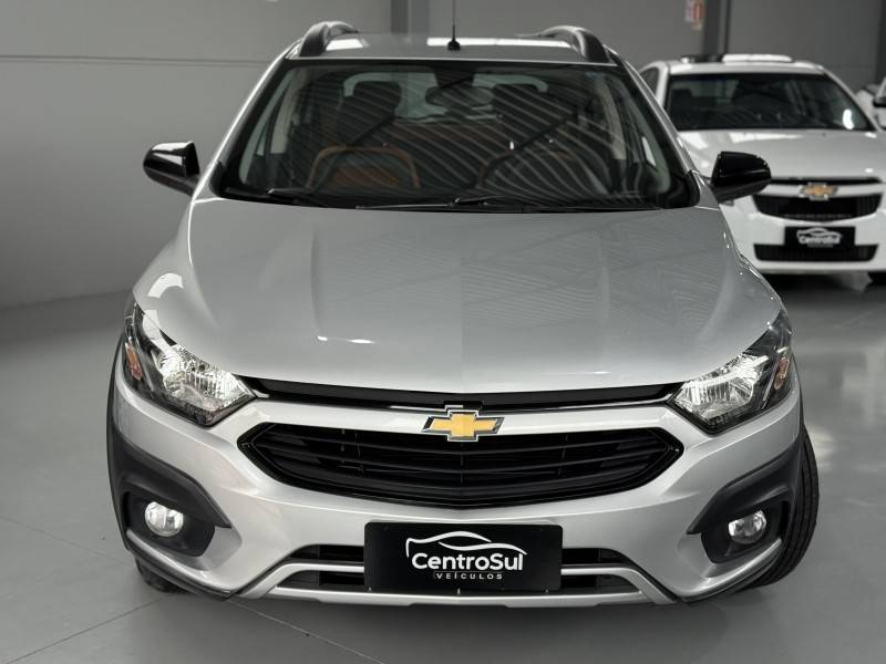 CHEVROLET - ONIX - 2018/2018 - Prata - R$ 70.900,00