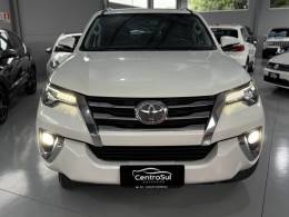 TOYOTA - HILUX SW4 - 2017/2017 - Branca - R$ 216.900,00
