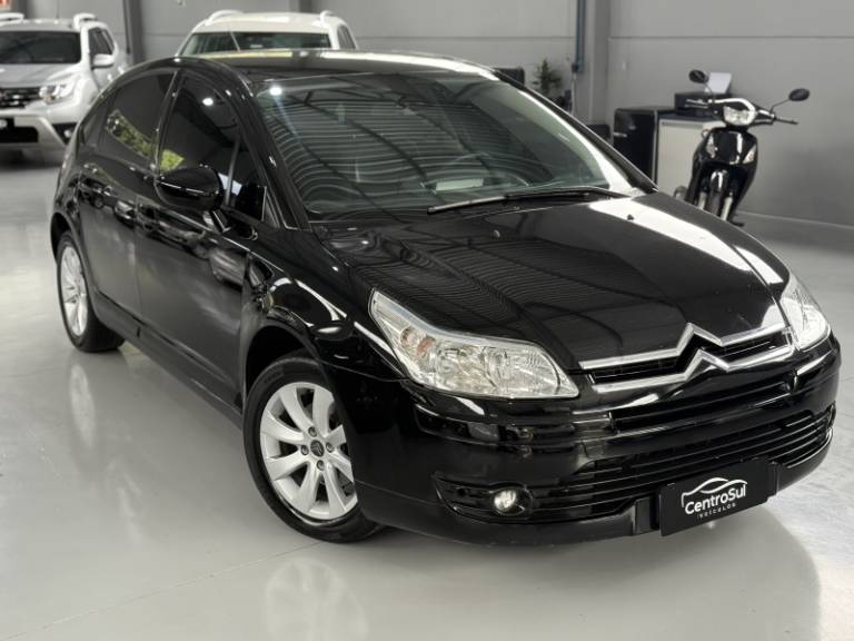 CITROËN - C4 - 2011/2012 - Preta - R$ 32.900,00