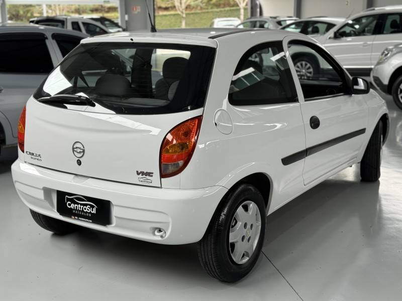 CHEVROLET - CELTA - 2002/2003 - Branca - R$ 16.900,00