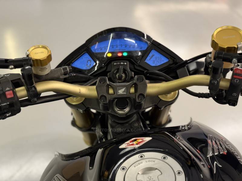 HONDA - CB 1000R - 2013/2014 - Preta - R$ 50.900,00