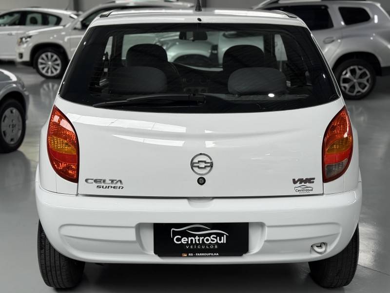 CHEVROLET - CELTA - 2002/2003 - Branca - R$ 16.900,00