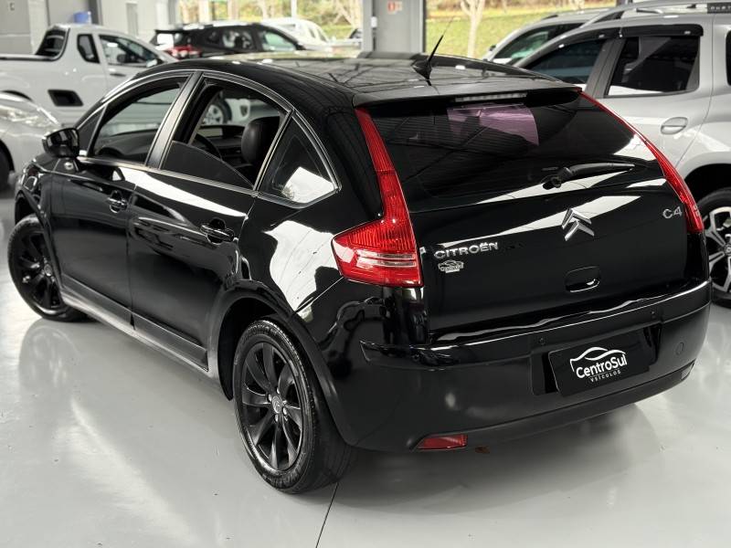 CITROËN - C4 - 2012/2013 - Preta - R$ 35.900,00