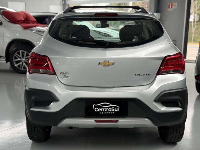 CHEVROLET - ONIX - 2018/2018 - Prata - R$ 70.900,00