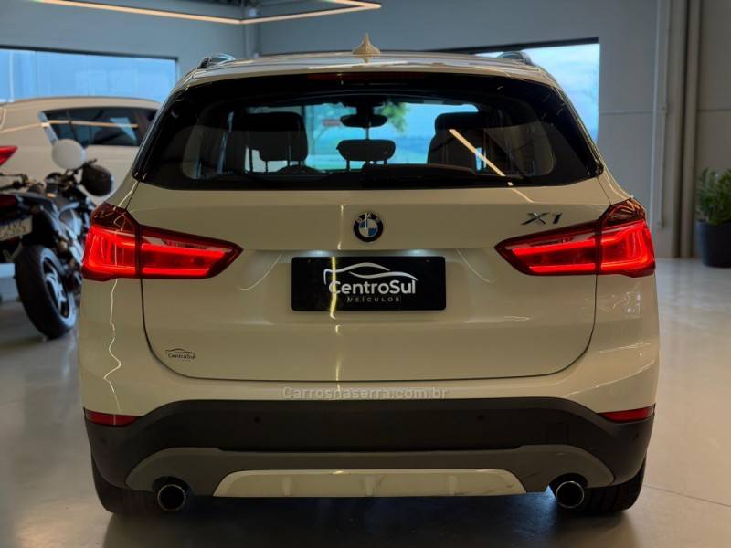 BMW - X1 - 2015/2016 - Branca - R$ 117.900,00