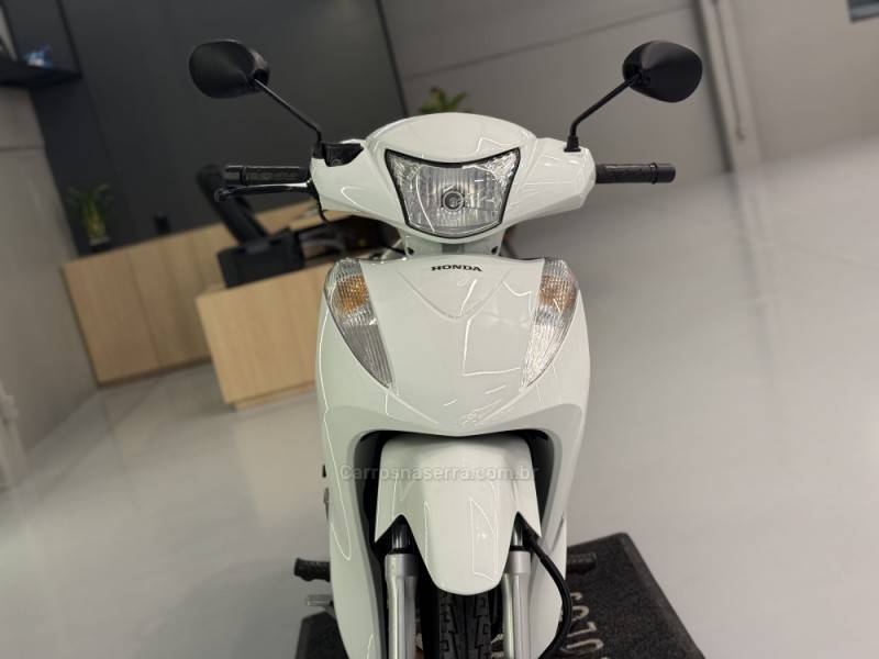 HONDA - BIZ 125 - 2013/2013 - Branca - R$ 13.900,00