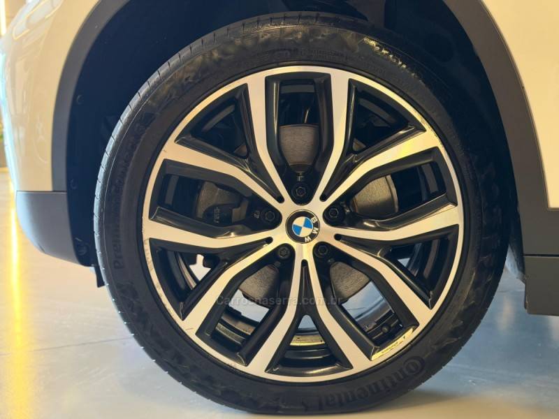 BMW - X1 - 2015/2016 - Branca - R$ 117.900,00