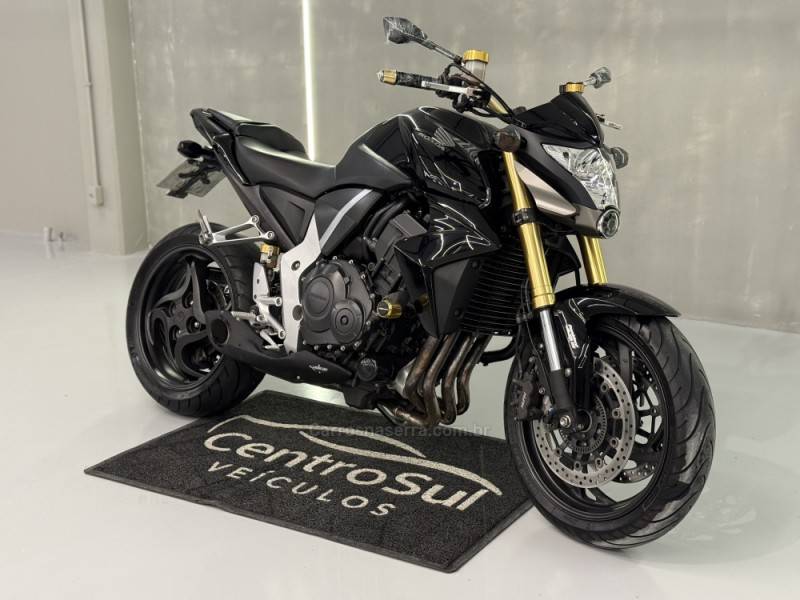 HONDA - CB 1000R - 2013/2014 - Preta - R$ 50.900,00