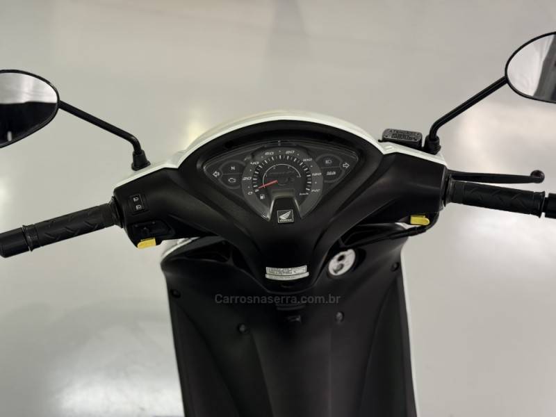 HONDA - BIZ 125 - 2013/2013 - Branca - R$ 13.900,00