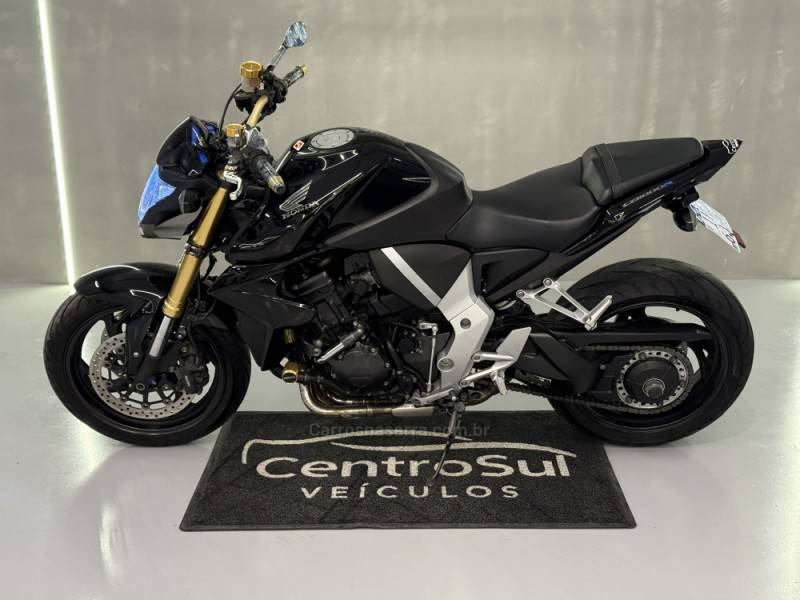 HONDA - CB 1000R - 2013/2014 - Preta - R$ 50.900,00