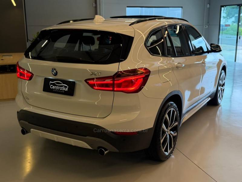 BMW - X1 - 2015/2016 - Branca - R$ 117.900,00