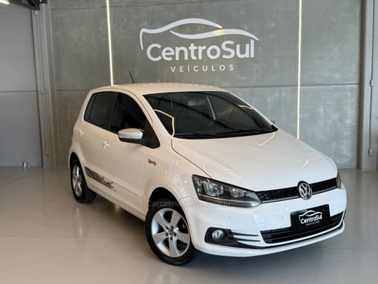 VOLKSWAGEN - FOX - 2015/2016 - Branca - R$ 56.900,00