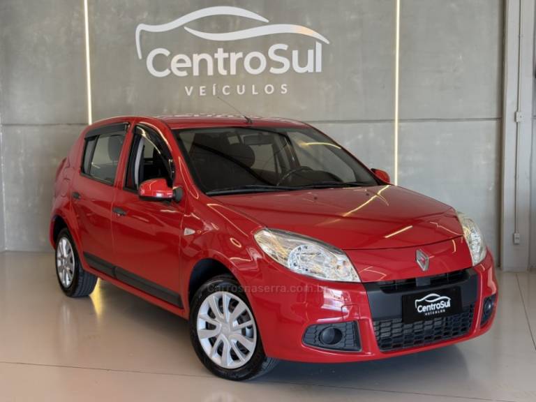 RENAULT - SANDERO - 2011/2012 - Vermelha - R$ 35.900,00