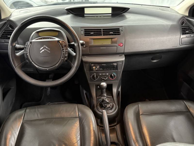 CITROËN - C4 - 2012/2013 - Preta - R$ 35.900,00