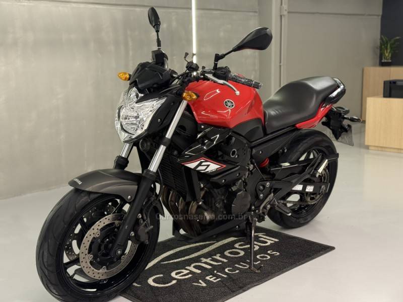 YAMAHA - XJ6 N - 2012/2012 - Vermelha - R$ 39.900,00