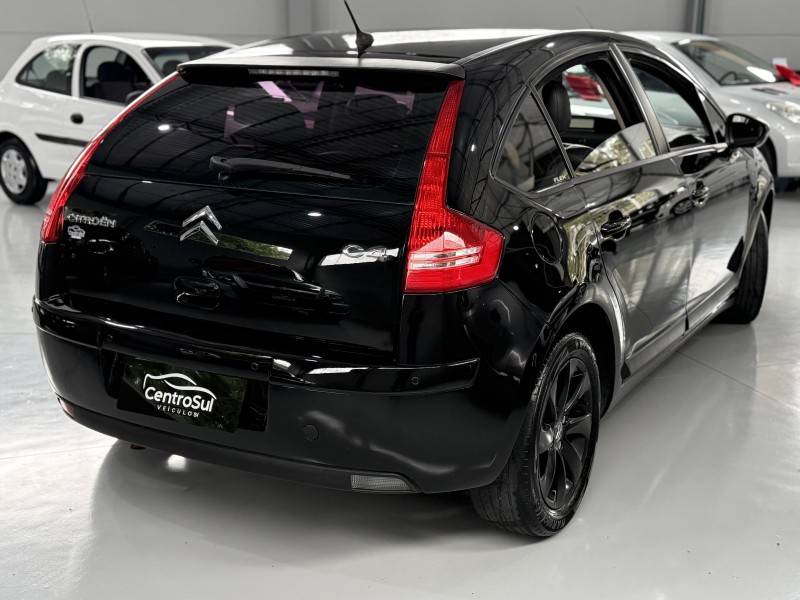 CITROËN - C4 - 2012/2013 - Preta - R$ 35.900,00