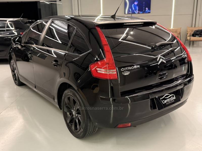 CITROËN - C4 - 2012/2013 - Preta - R$ 35.900,00