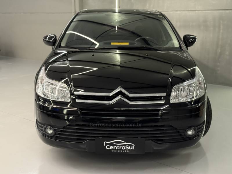 CITROËN - C4 - 2012/2013 - Preta - R$ 35.900,00