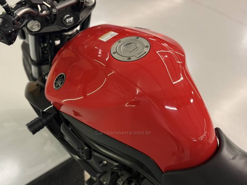 YAMAHA - XJ6 N - 2012/2012 - Vermelha - R$ 39.900,00