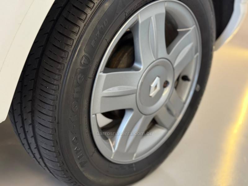 RENAULT - SANDERO - 2013/2014 - Branca - R$ 34.900,00