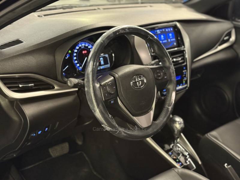 TOYOTA - YARIS - 2019/2019 - Preta - R$ 82.900,00