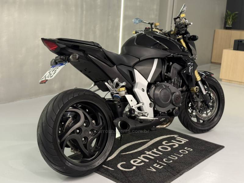 HONDA - CB 1000R - 2013/2014 - Preta - R$ 50.900,00