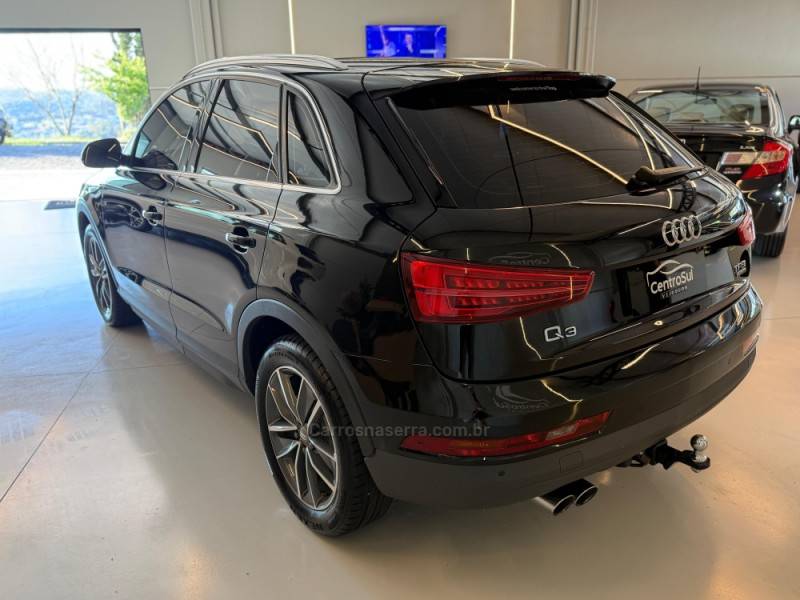 AUDI - Q3 - 2017/2018 - Preta - R$ 127.900,00