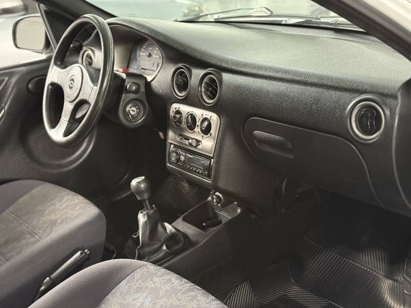 CHEVROLET - CELTA - 2002/2003 - Branca - R$ 16.900,00