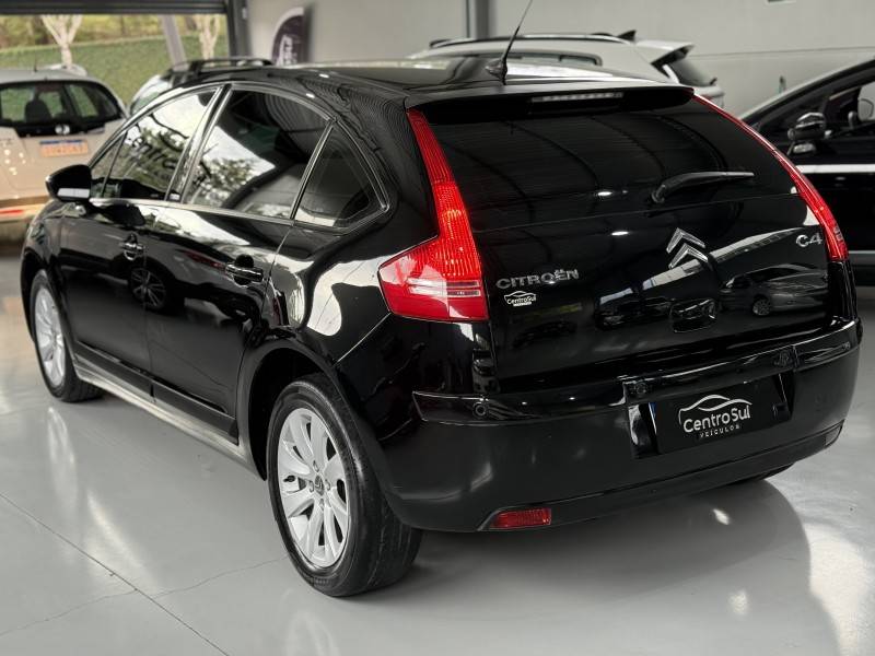 CITROËN - C4 - 2011/2012 - Preta - R$ 32.900,00