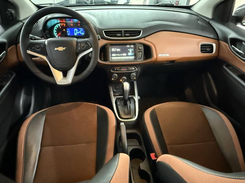 CHEVROLET - ONIX - 2018/2018 - Prata - R$ 70.900,00