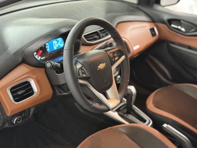 CHEVROLET - ONIX - 2018/2018 - Prata - R$ 70.900,00