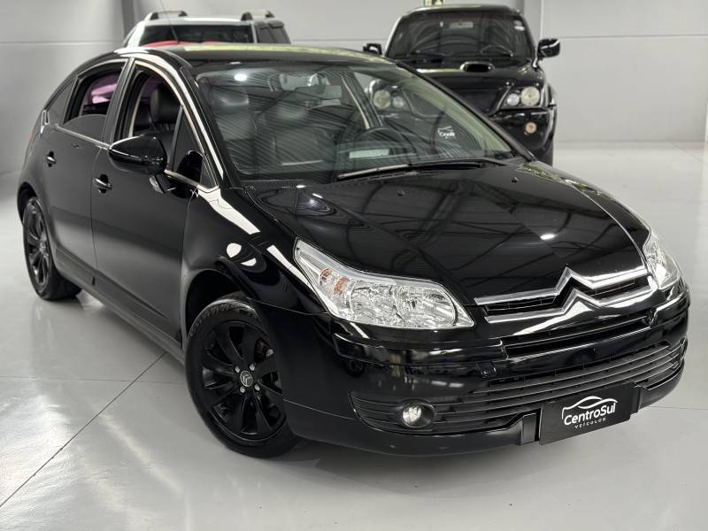 CITROËN - C4 - 2012/2013 - Preta - R$ 35.900,00