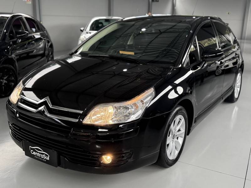 CITROËN - C4 - 2011/2012 - Preta - R$ 32.900,00