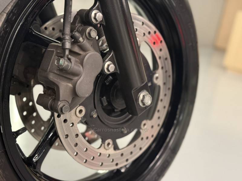 YAMAHA - XJ6 N - 2012/2012 - Vermelha - R$ 39.900,00