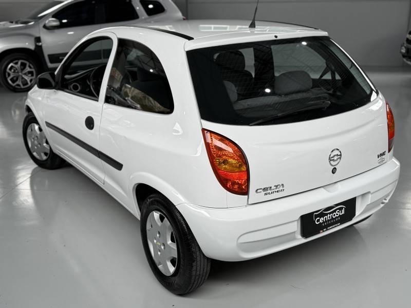 CHEVROLET - CELTA - 2002/2003 - Branca - R$ 16.900,00