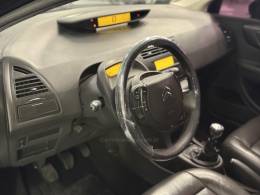 CITROËN - C4 - 2012/2013 - Preta - R$ 35.900,00