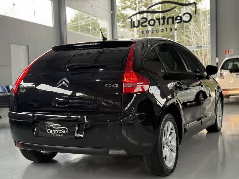 CITROËN - C4 - 2011/2012 - Preta - R$ 32.900,00