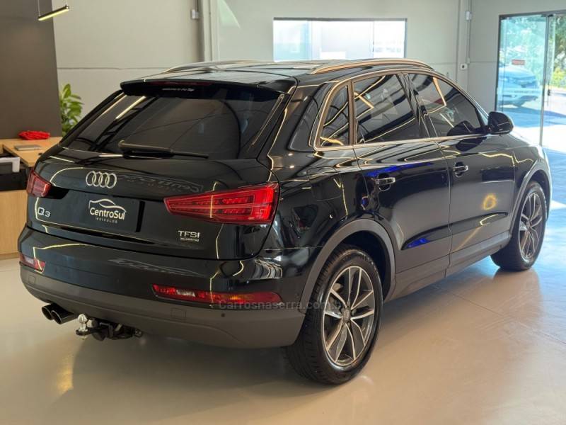 AUDI - Q3 - 2017/2018 - Preta - R$ 127.900,00