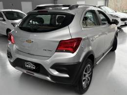 CHEVROLET - ONIX - 2018/2018 - Prata - R$ 70.900,00